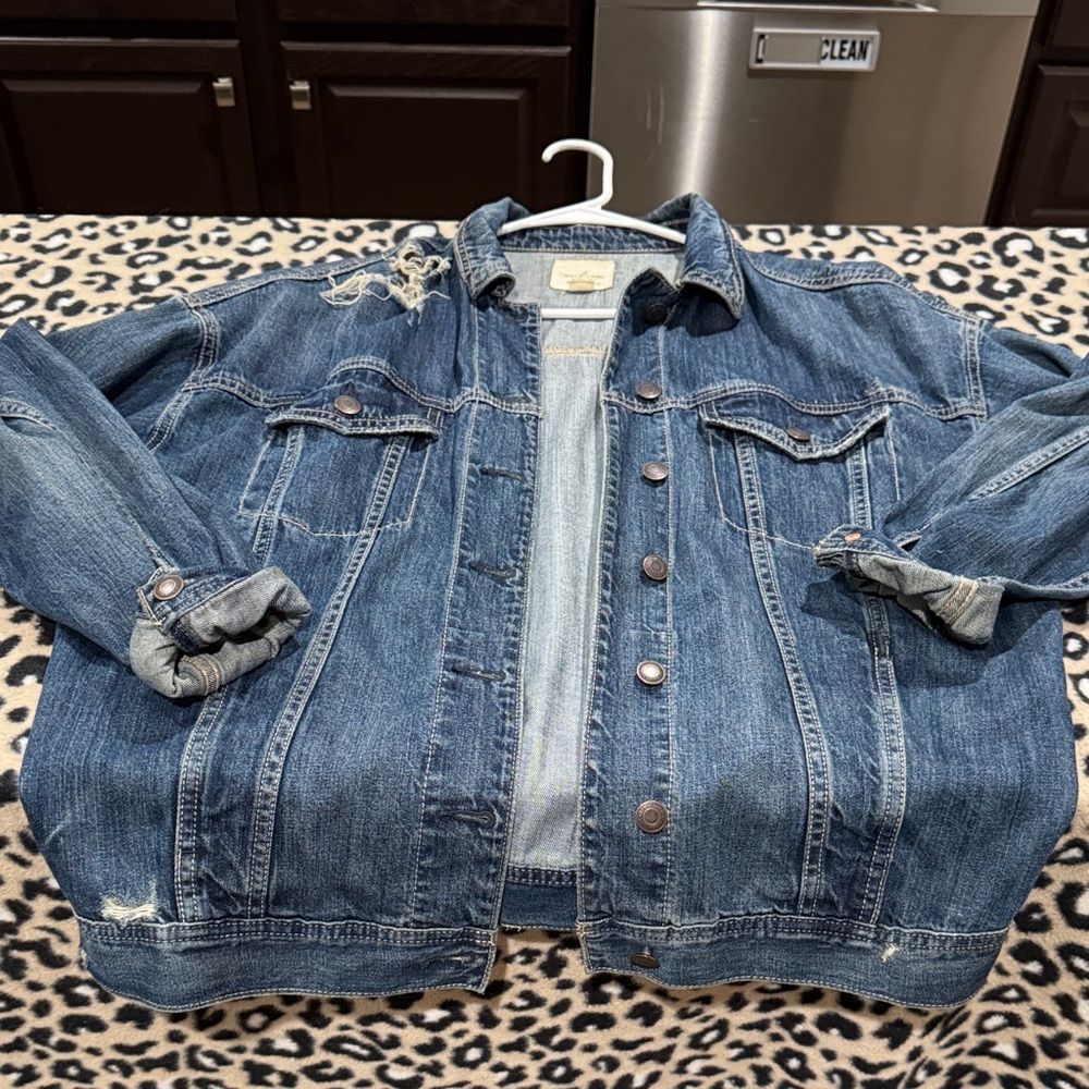 American Eagle Outfitters Classic Denim Jacket